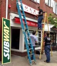 Photo: Jules Pizza Replaces Subway