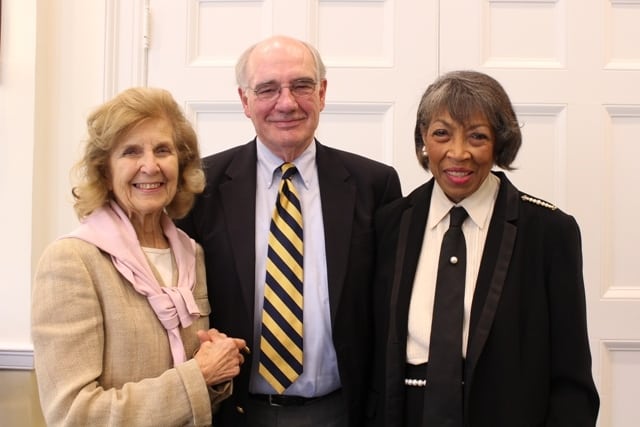 Bill Wakefield (c) with Anne Reeves (l) and Shirley Satterfield (r) at the recent awards ceremony. 