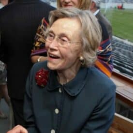 Betty Wold Johnson shakes a hand